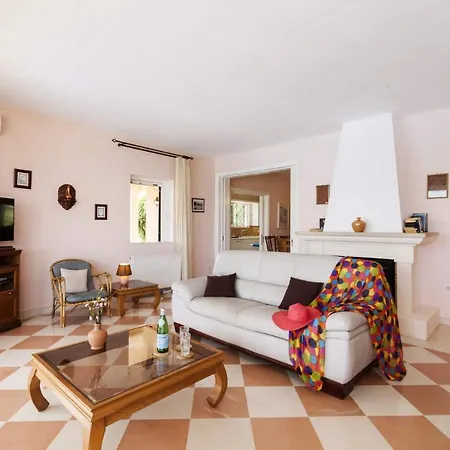 Villa Kanali *
